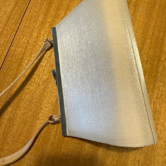 Elegant Silver Clutch Bag - Picture 5 of 8